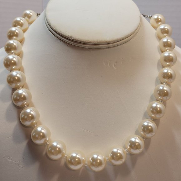 Faux Pearl Necklace Choker Single Strand Classic Elegance Marked R - Picture 6 of 7